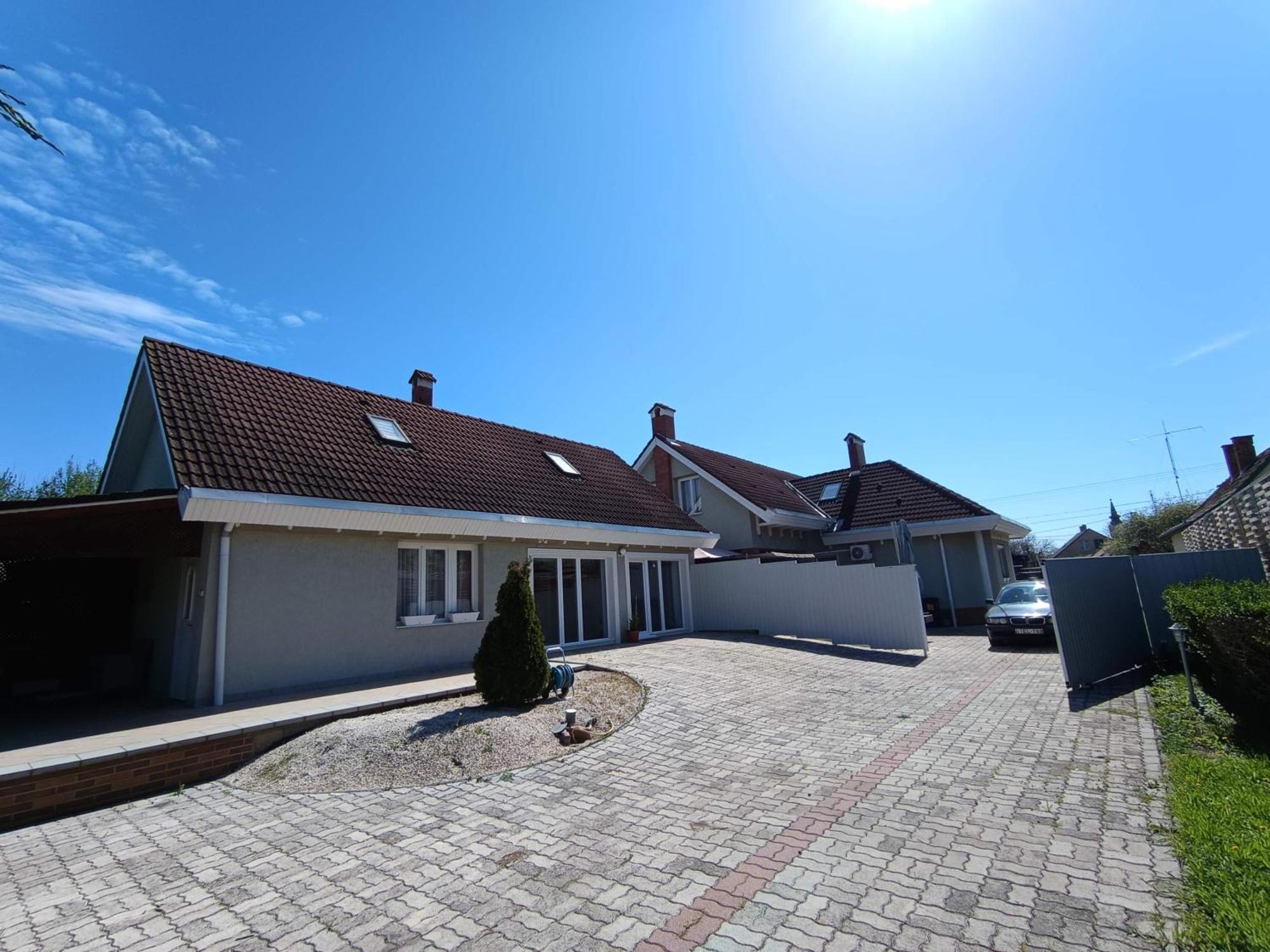 Nikolux Apartman Hajduszoboszlo Exterior photo